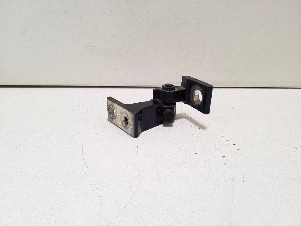 Front door lower hinge – Porsche Cayenne (92A) (2010-2017)