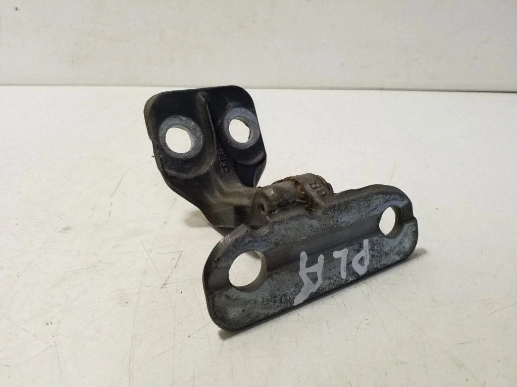 Zawias dolny drzwi przednich BJ32228A65CA