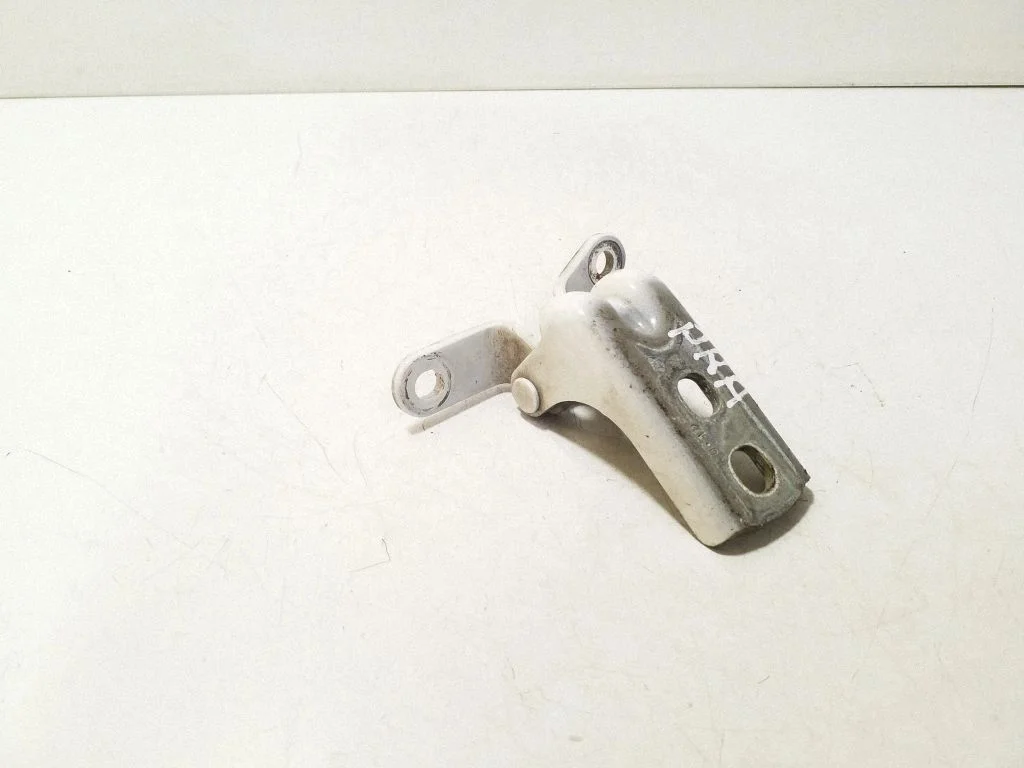 Front door lower hinge – right