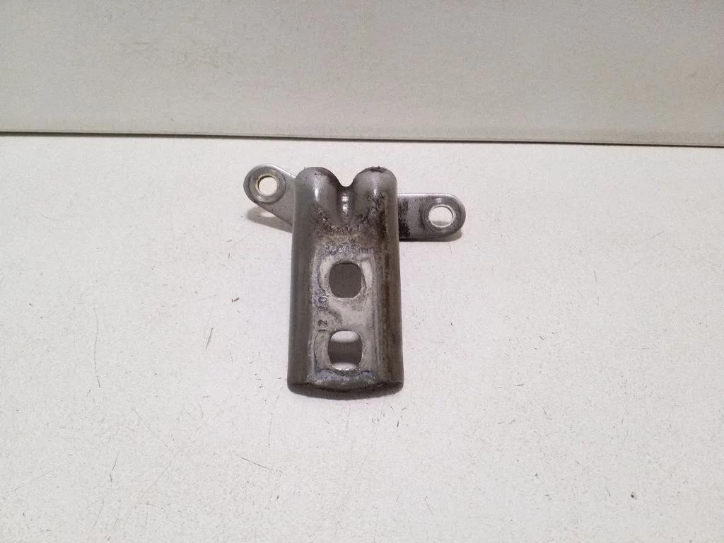 Front door lower hinge – Opel Ampera (2011-), left