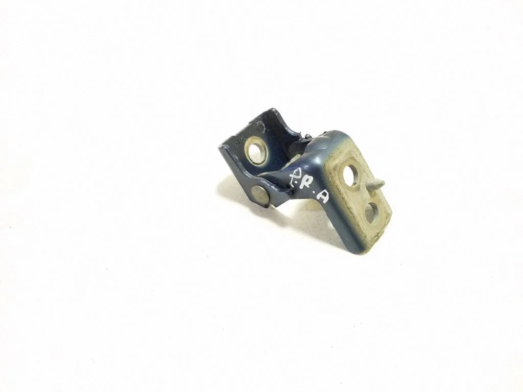 Front door lower hinge – right