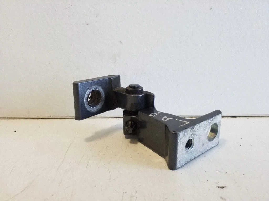 Priekšējā apakšējā eņģe 8K08314C