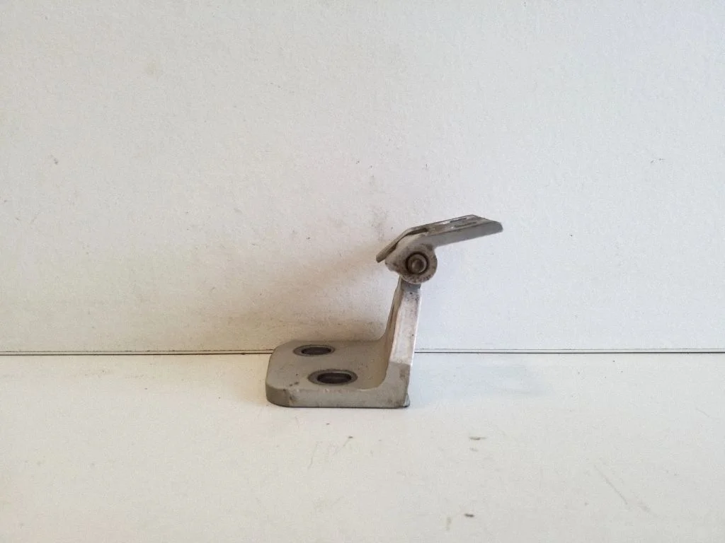Front door lower hinge 3402821