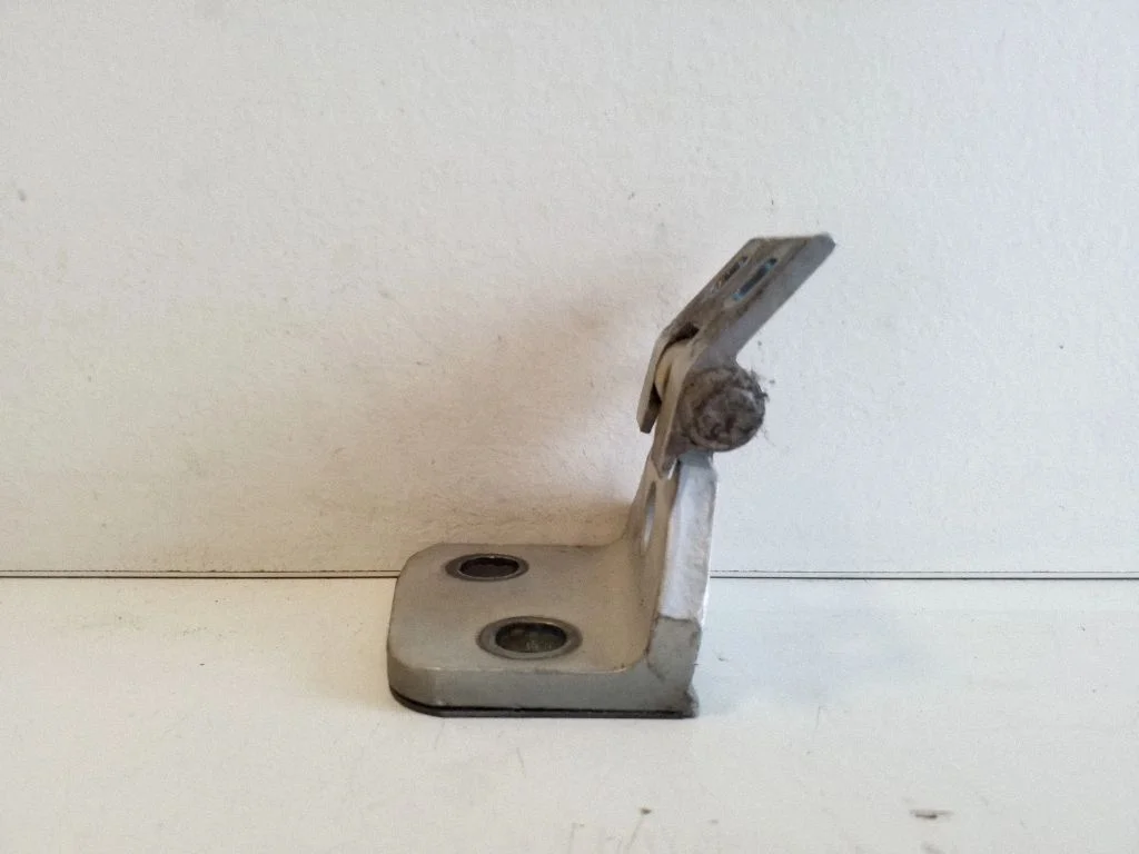 Front door lower hinge 3402819