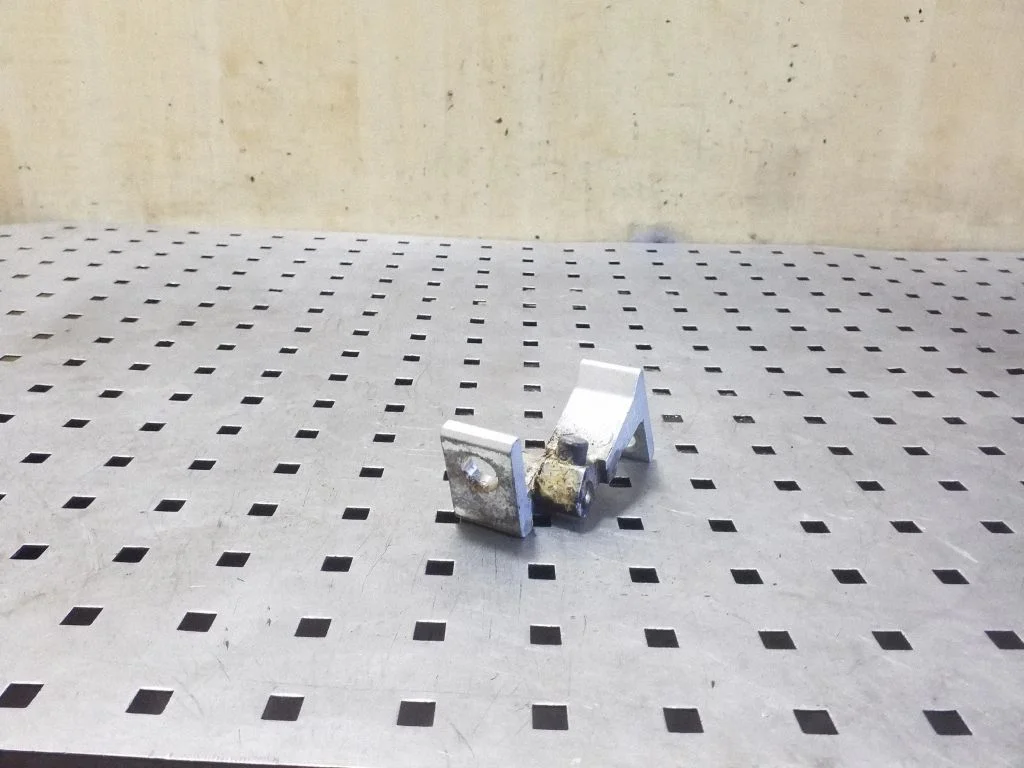 Priekšējā apakšējā eņģe 8K0831401A