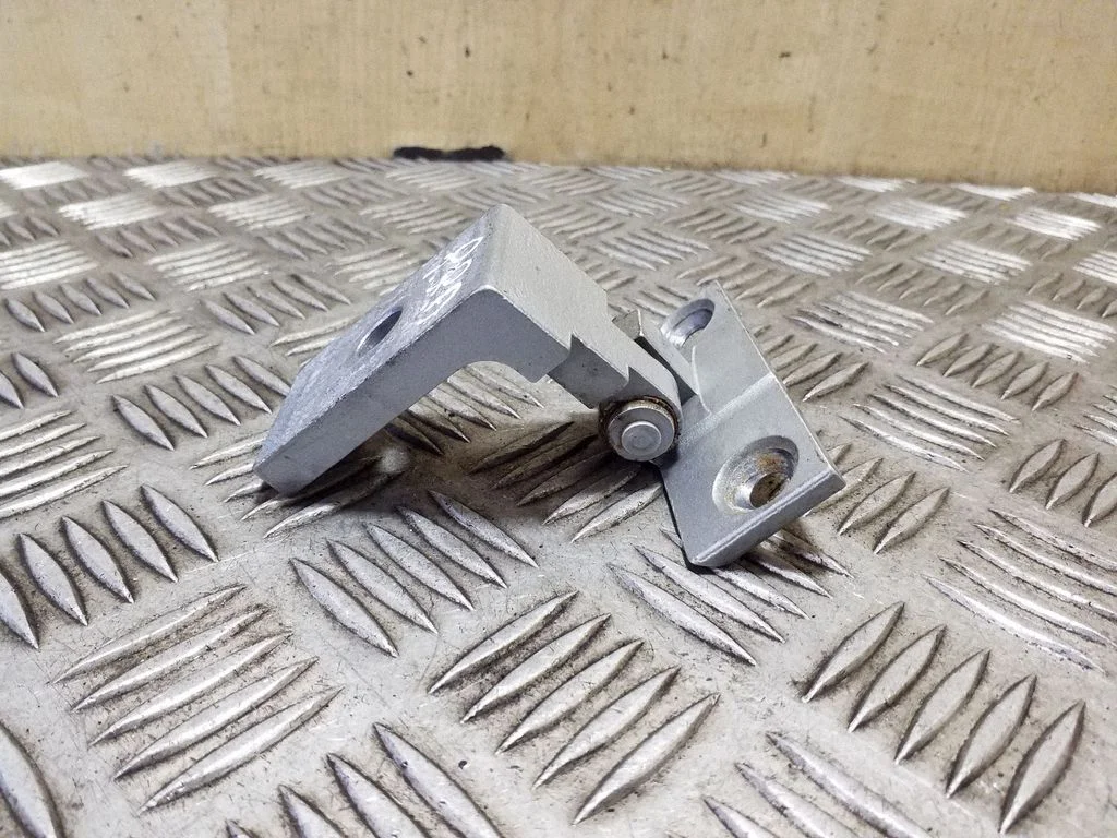 Front door lower hinge – BMW X3 F25 (2010-2017)