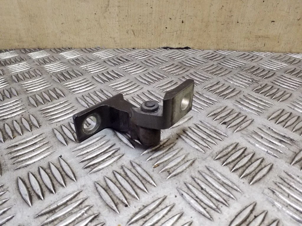 Esiukse alumine hing 8X0831403E