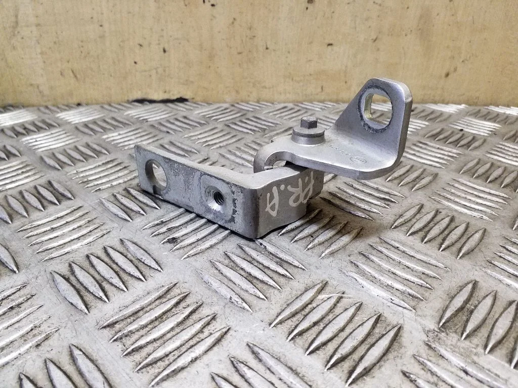 Front door lower hinge 6M21U22810AE