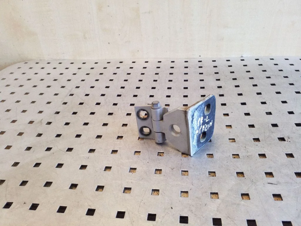 Esiukse alumine hing 3402821