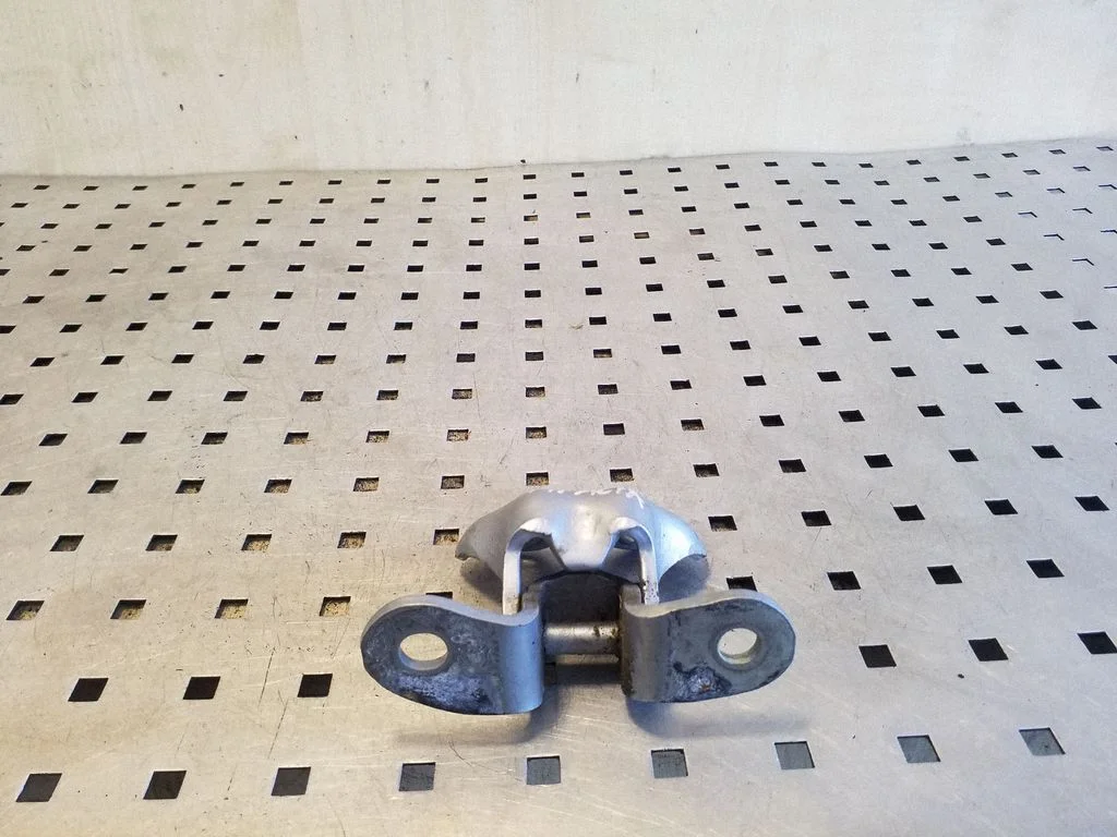 Front door lower hinge – left