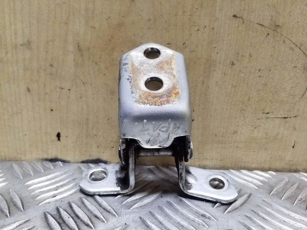Front door lower hinge – left