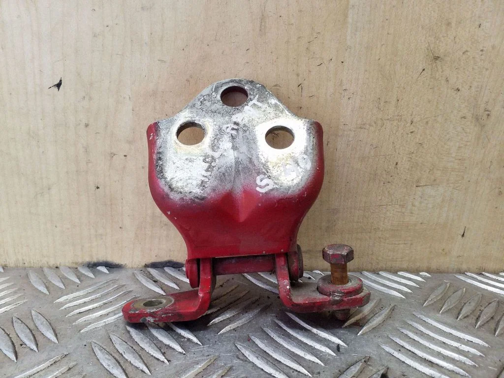 Front door lower hinge – left
