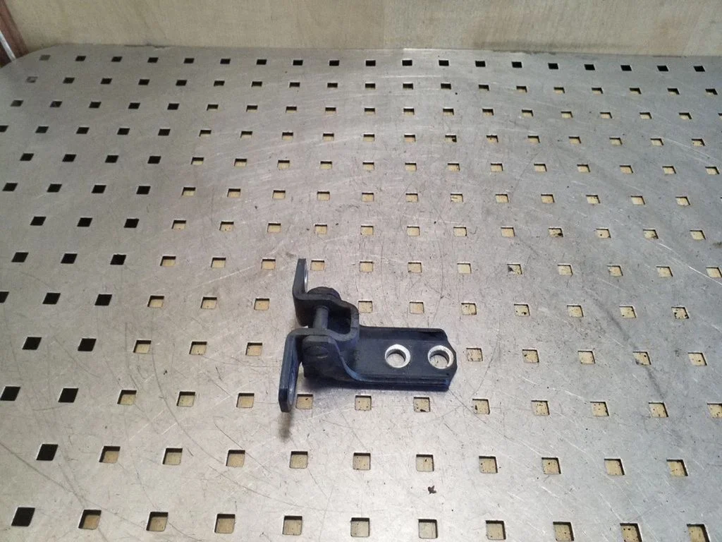 Front door lower hinge – left