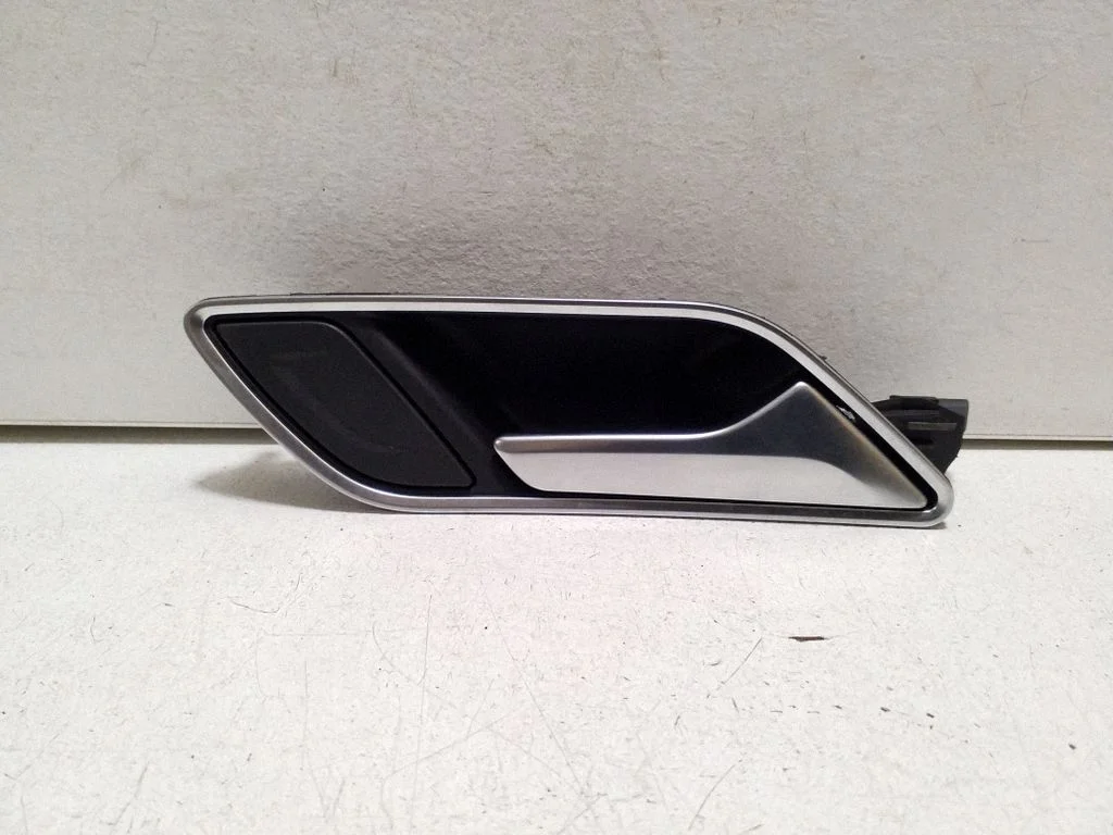 Front door interior handle 8V3837020C