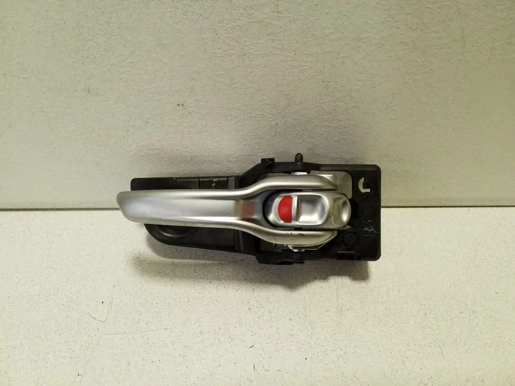 Klamka wewnętrzna drzwi przednich C37090103