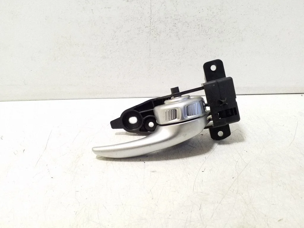Front door interior handle – right