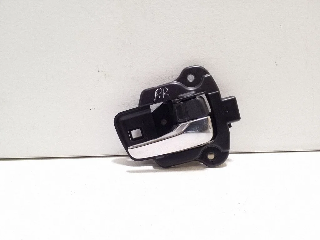 Front door interior handle – right