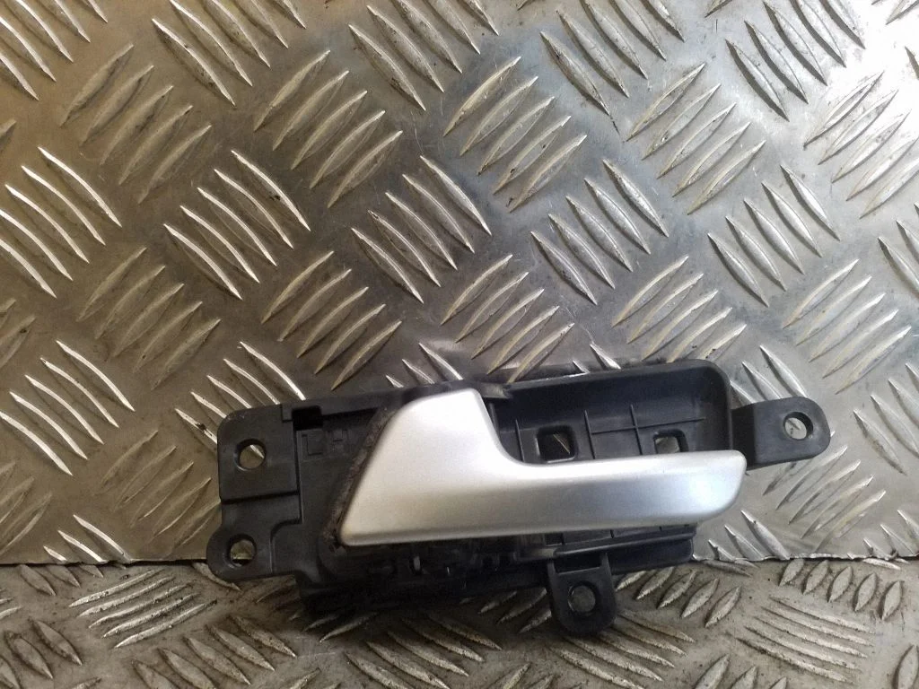 Front door interior handle – KIA Sportage (2016-2021)