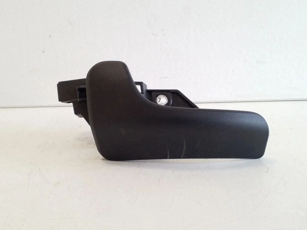Front door interior handle – left