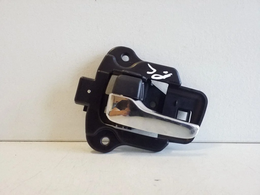 Front door interior handle MN105359