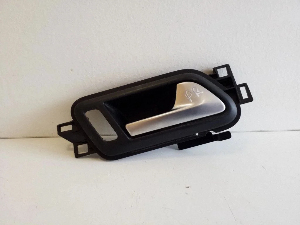 Front door interior handle – Volkswagen Amarok (2010-2020)