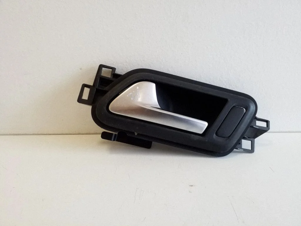 Front door interior handle – Volkswagen Amarok (2010-2020)