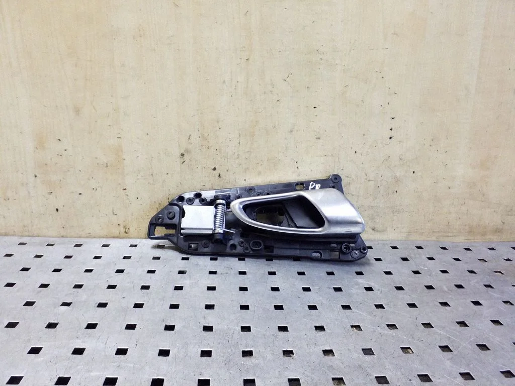 Front door interior handle 7P5837020C