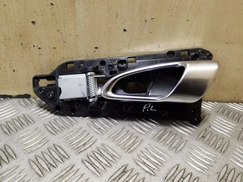 Front door interior handle 7P5837019C