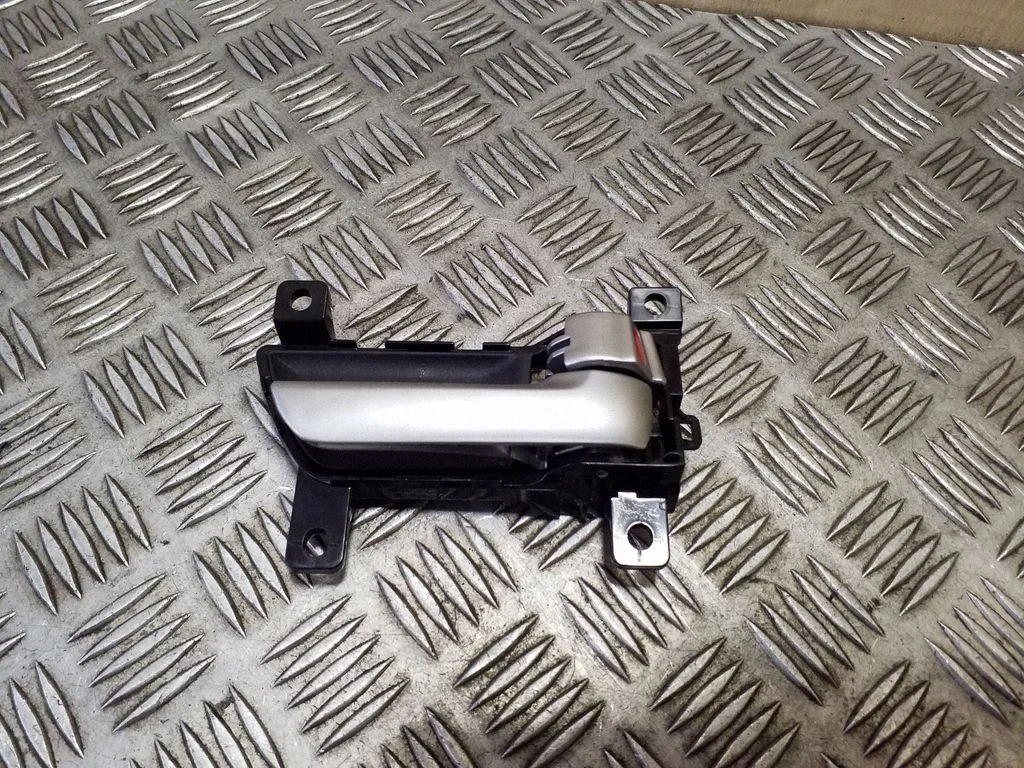 Front door interior handle – KIA Sorento (2010-2014)