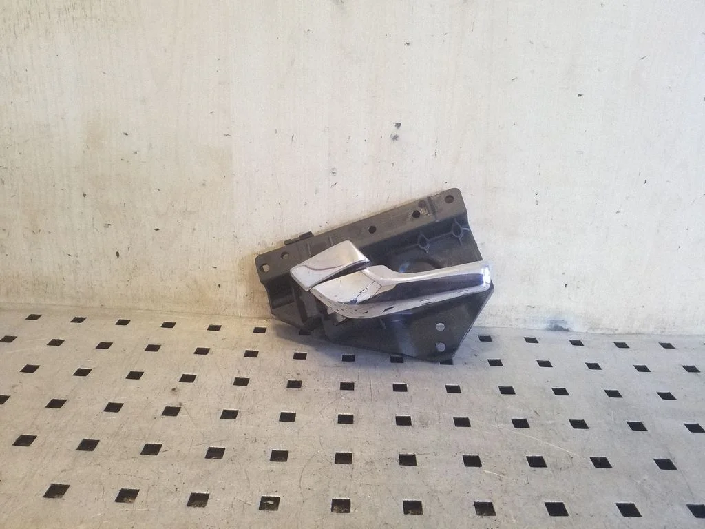 Esiukse sisemine käepide 8X2322601AD
