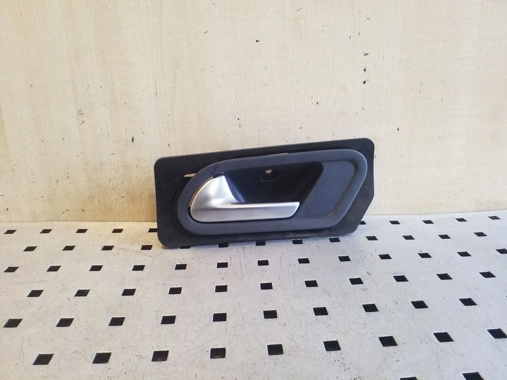 Front door interior handle – Volkswagen Eos (2006-2010)