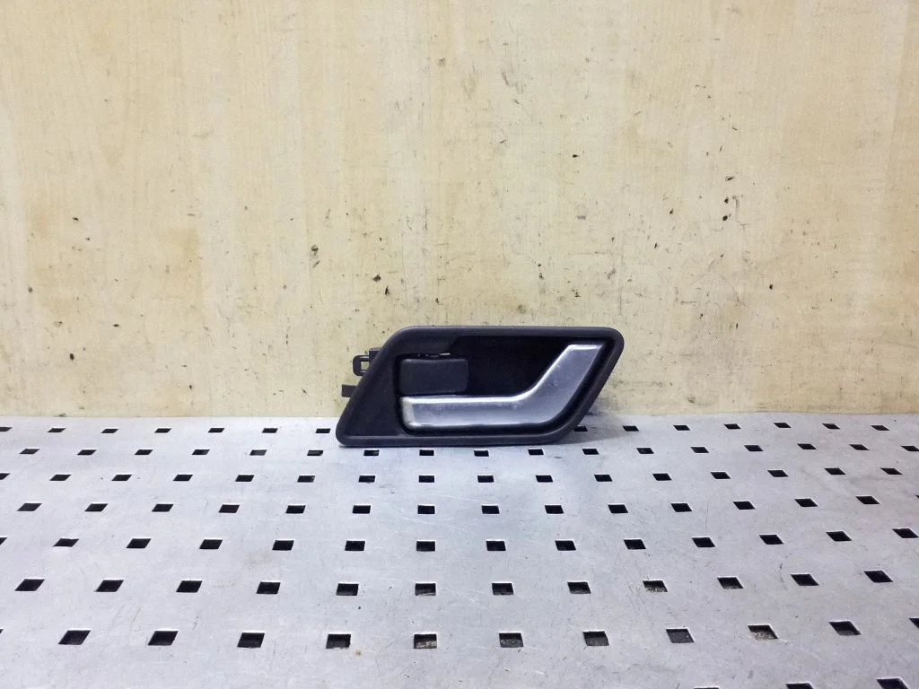 Front door interior handle 5H3222601AD