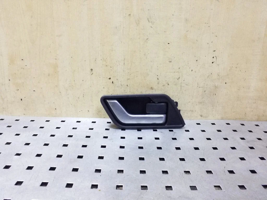 Front door interior handle 5H3222600AD