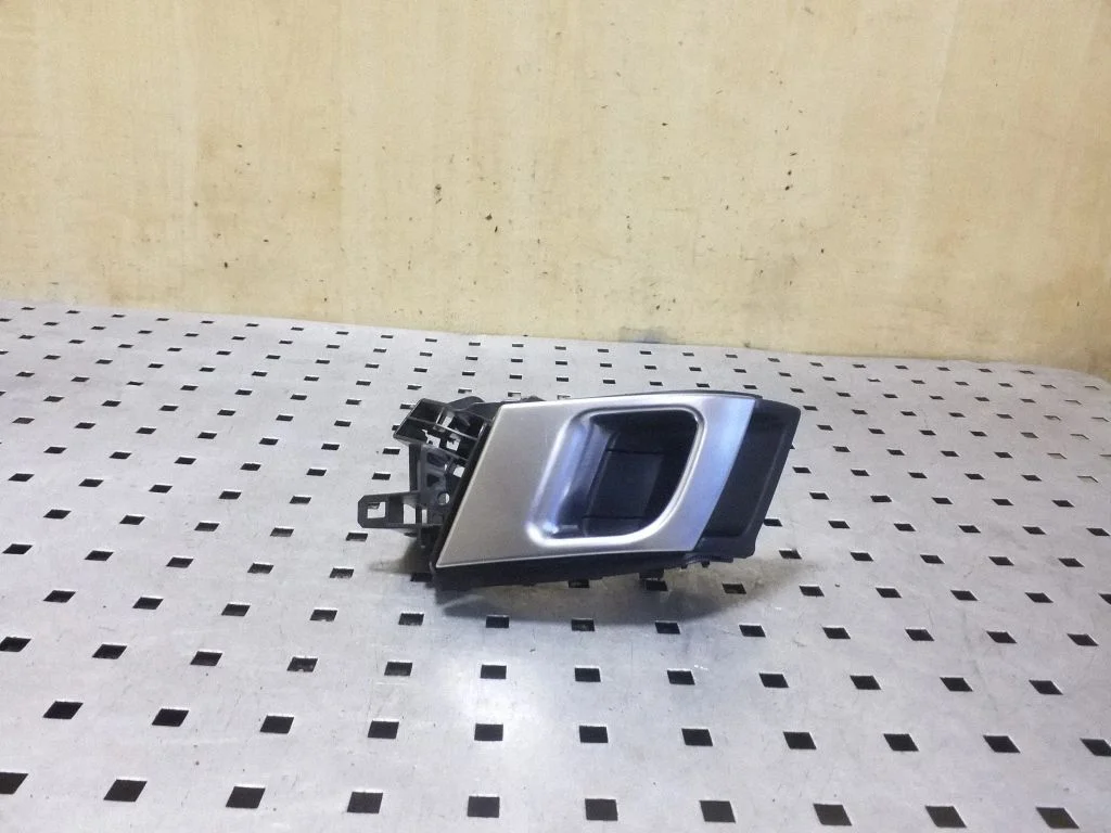 Front door interior handle CPLA22600AEW