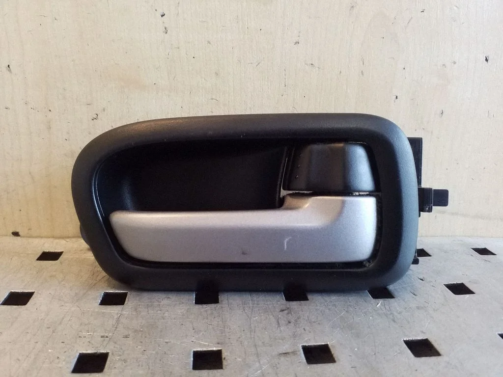 Esiukse sisemine käepide – Suzuki Grand Vitara II (2006-2016), parem
