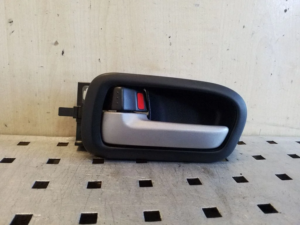 Esiukse sisemine käepide – Suzuki Grand Vitara II (2006-2016), vasak