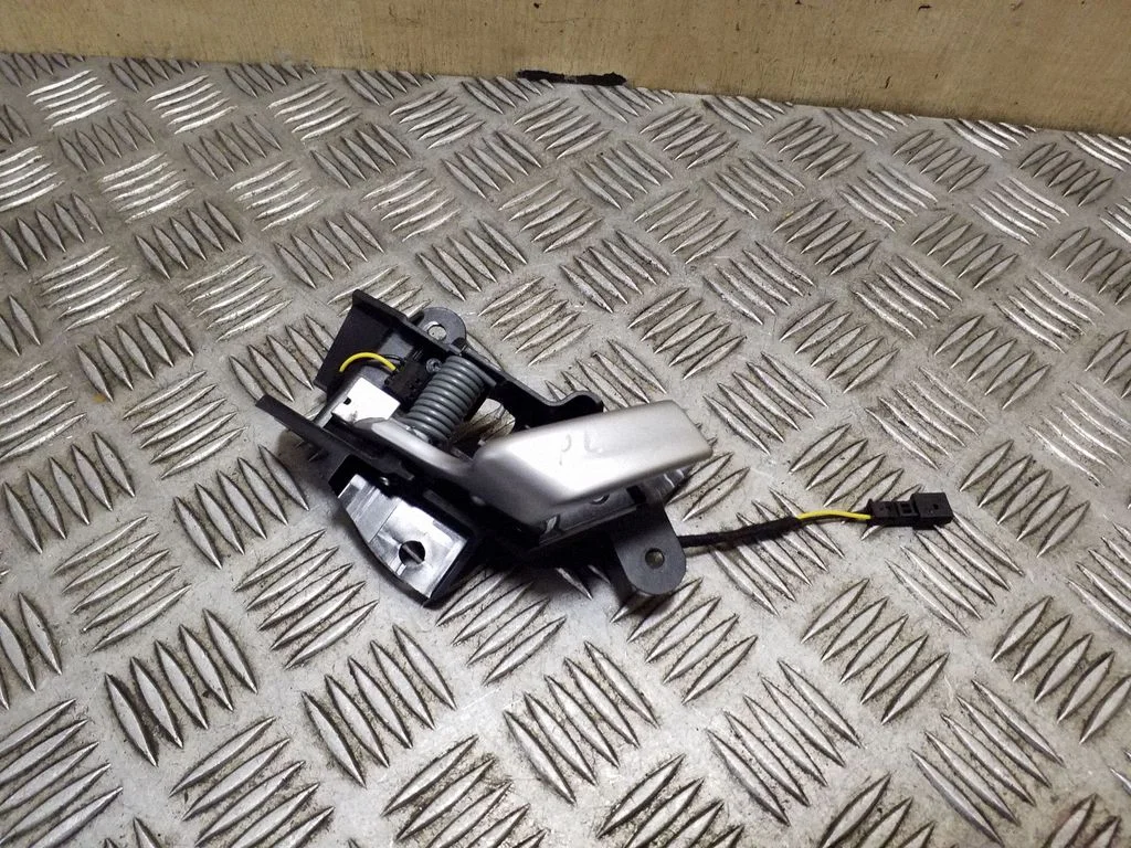 Klamka wewnętrzna drzwi przednich – Tesla Model S (2012-)