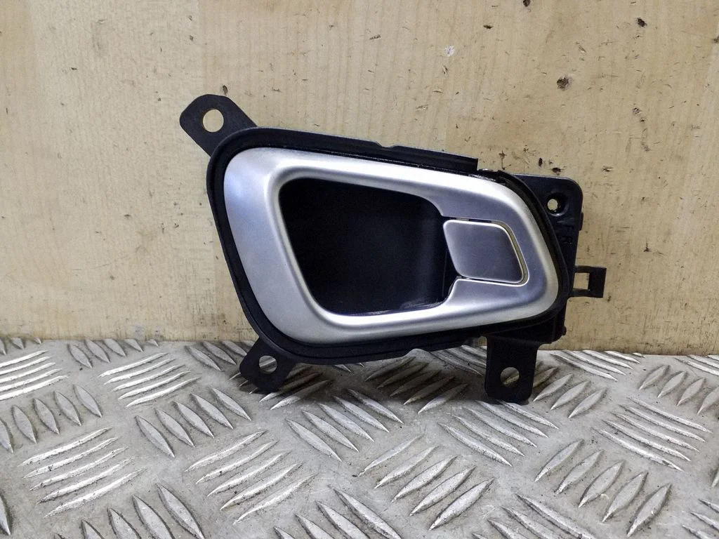 Front door interior handle 82623K0000