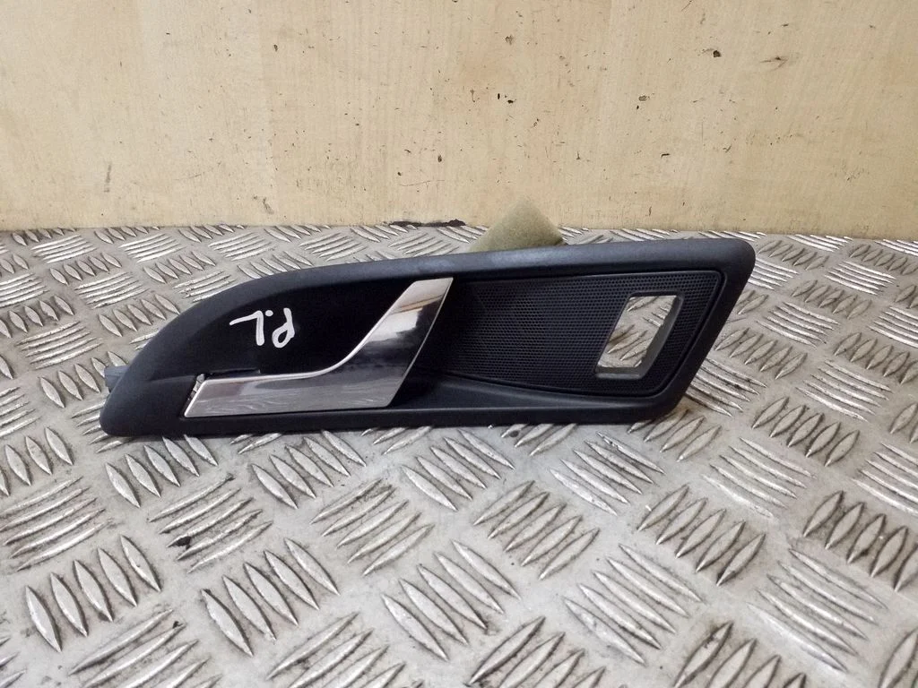 Front door interior handle 1Z0837247