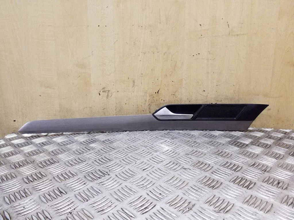 Esiukse sisemine käepide 3G2837113