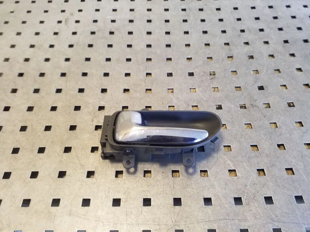 Front door interior handle – left