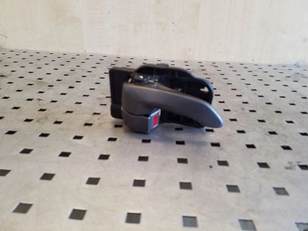 Front door interior handle – right