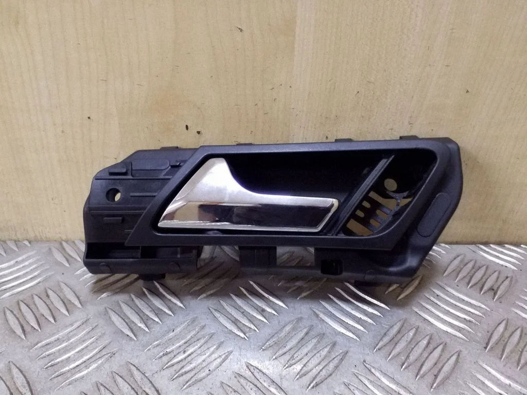 Front door interior handle – Mercedes-Benz ML-Class W164 (2005-2011)