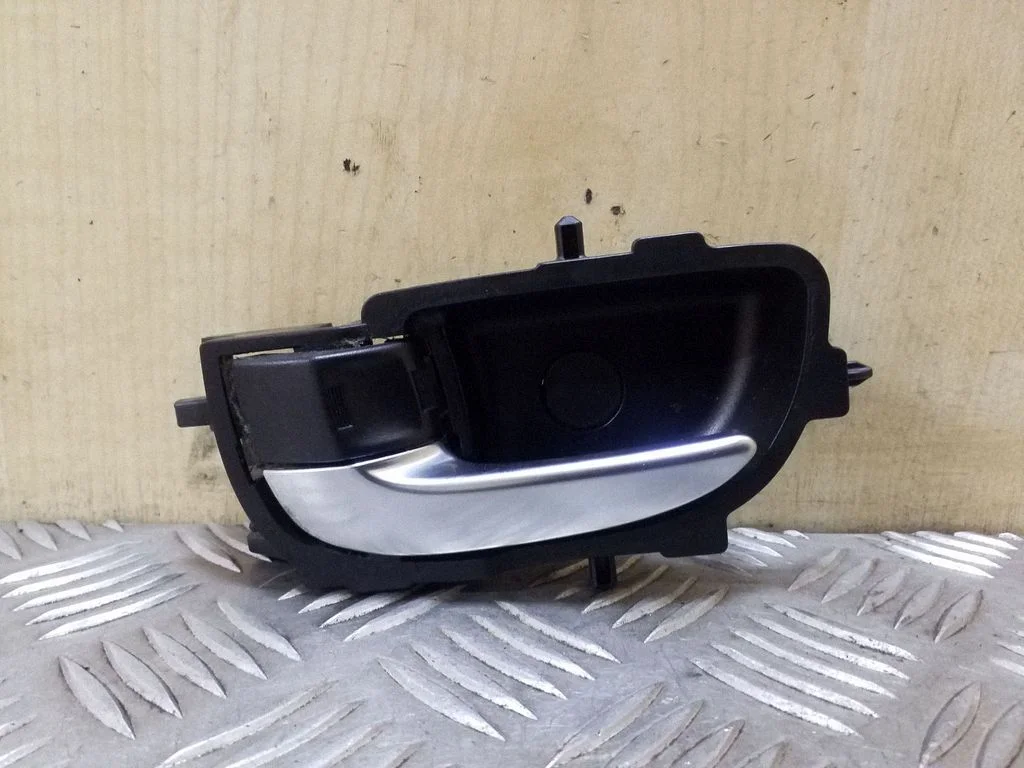 Front door interior handle 692060D271
