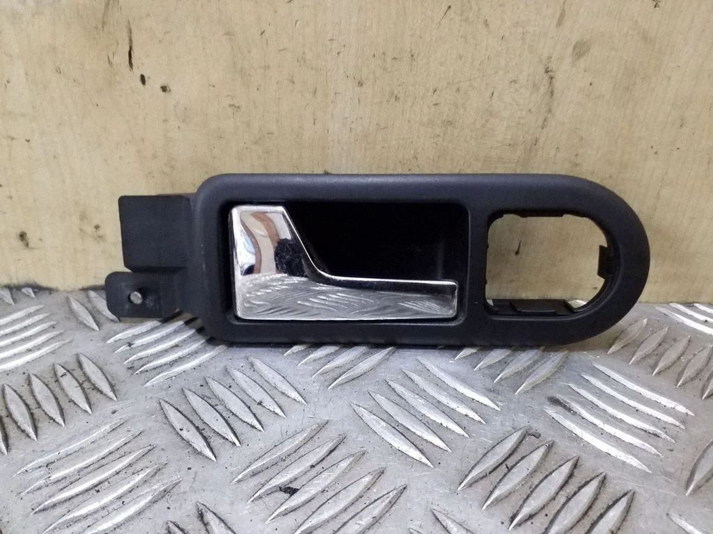 Esiukse sisemine käepide – Volkswagen Bora (1998-2005)