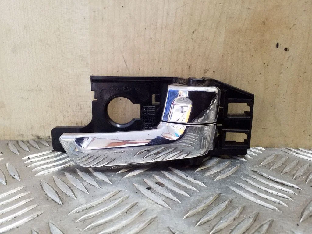Front door interior handle – KIA Sportage (2005-2010)