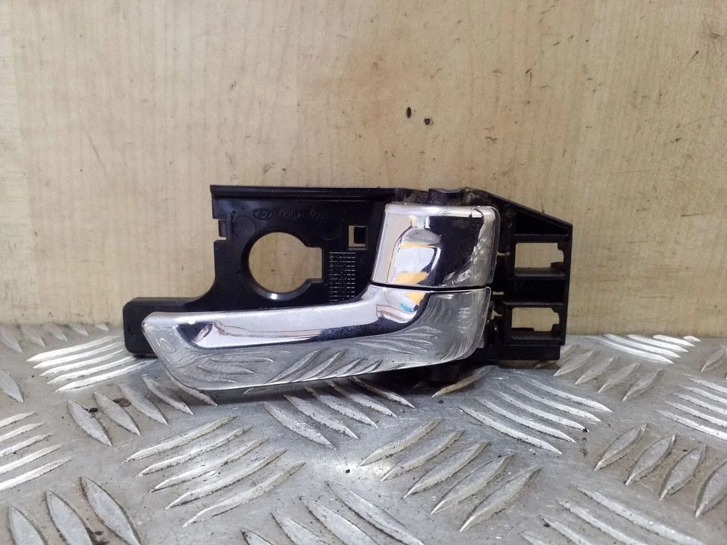 Front door interior handle – KIA Sportage (2005-2010)