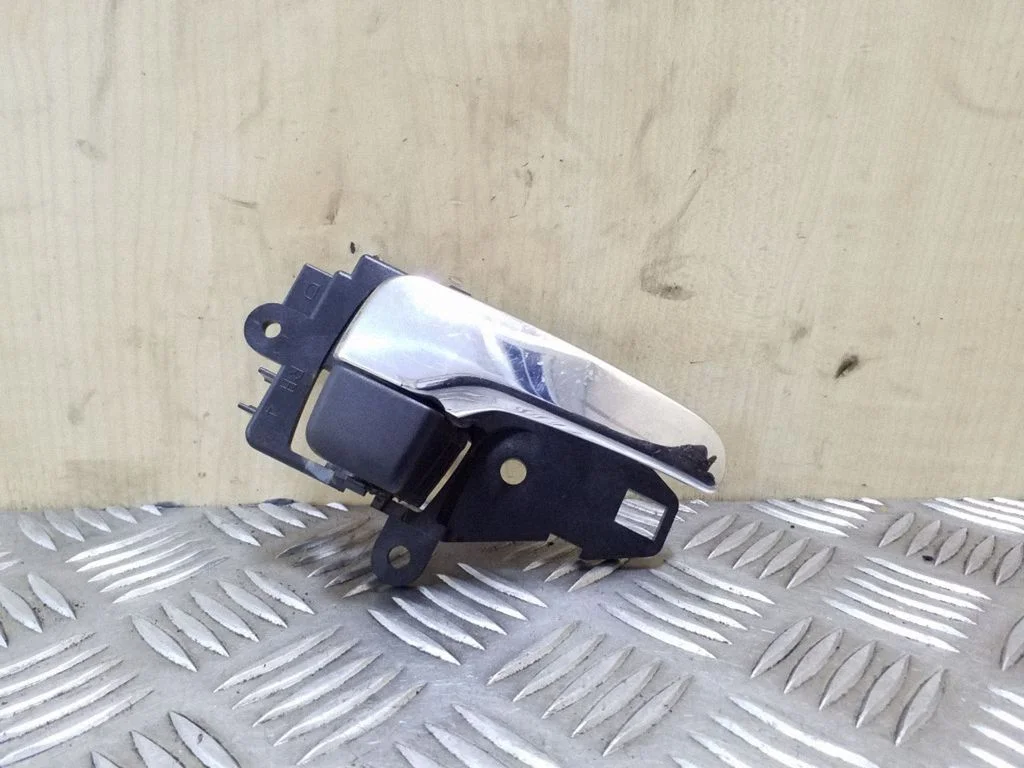 Iekšējais atvēršanas rokturis MN105360