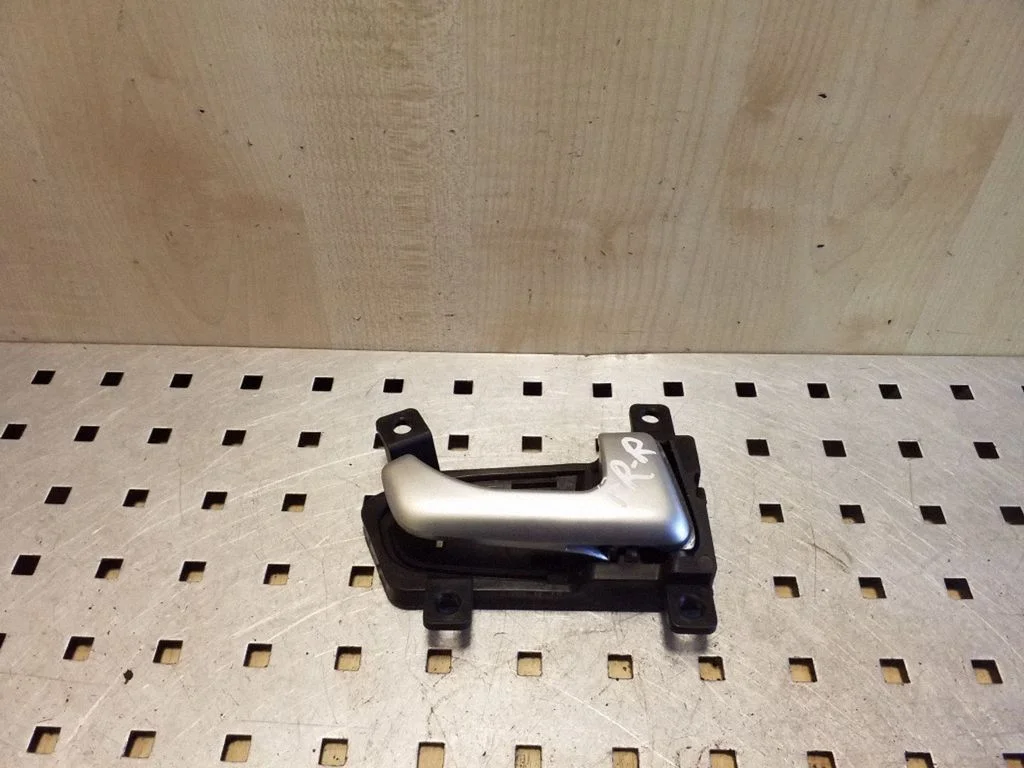 Front door interior handle 826203U000
