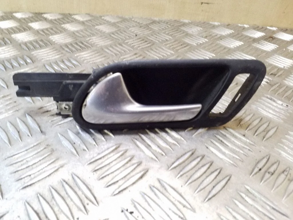 Front door interior handle 1K1837113